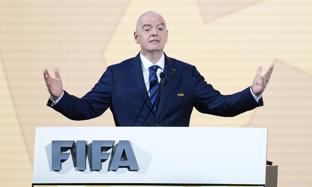 之际把球送 之际把球送